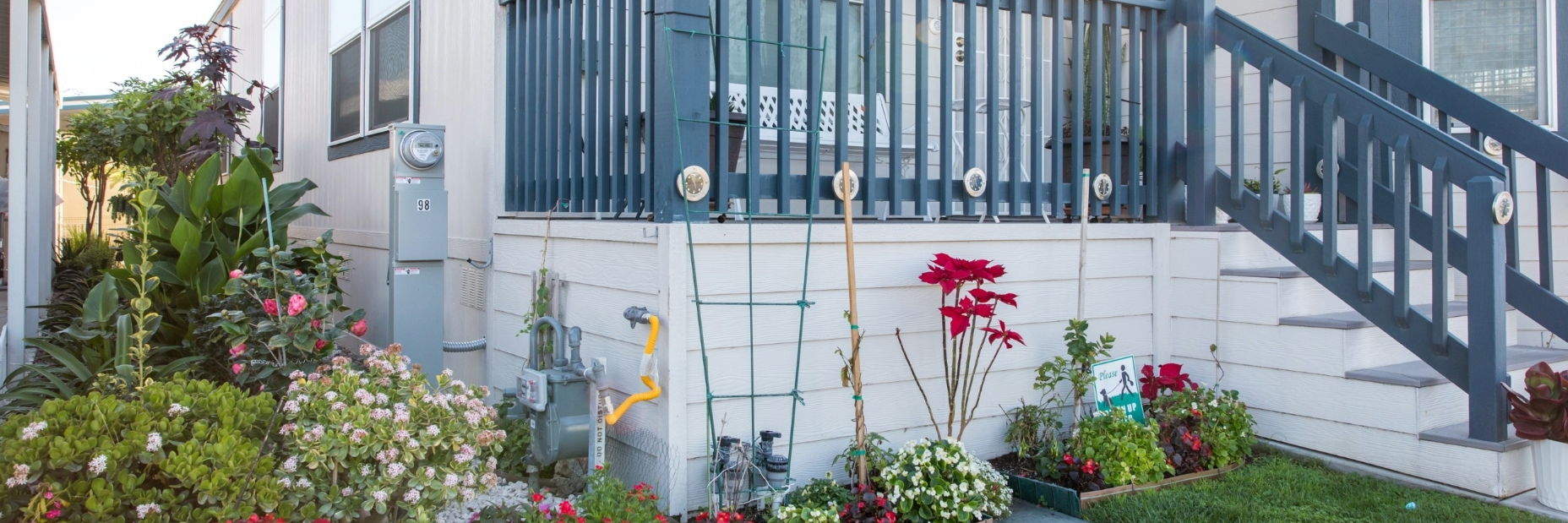 A gas meter on the side of a home